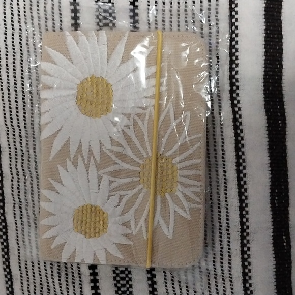 Izzy and Oliver tote,with matching pouch passport book and 2 luggage tags - Picture 2 of 12